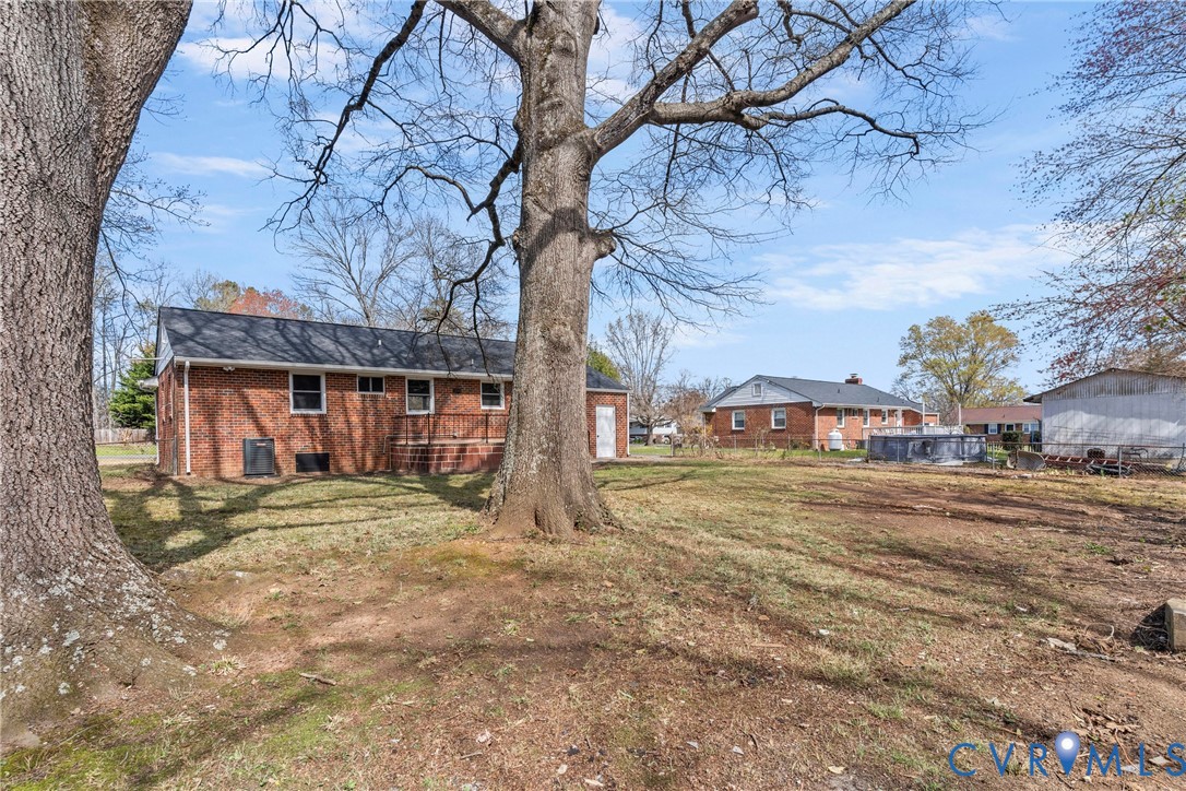 8307 Emerald Ln