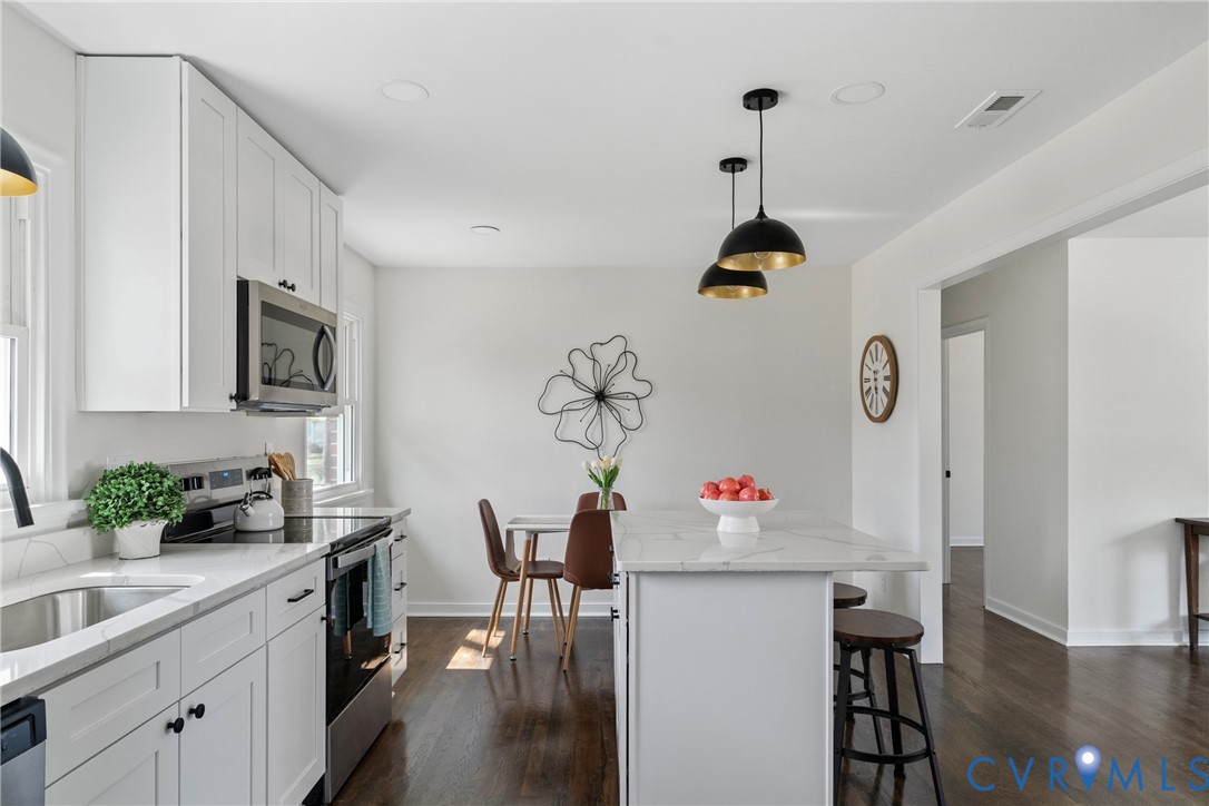 8307 Emerald Ln