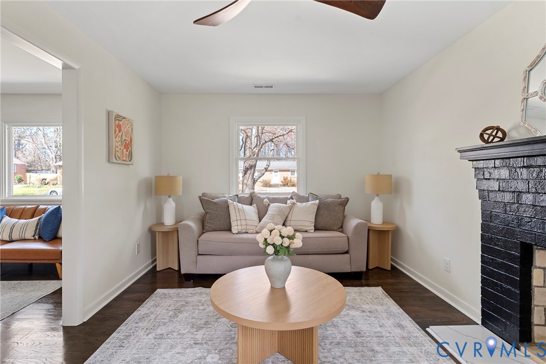 8307 Emerald Ln