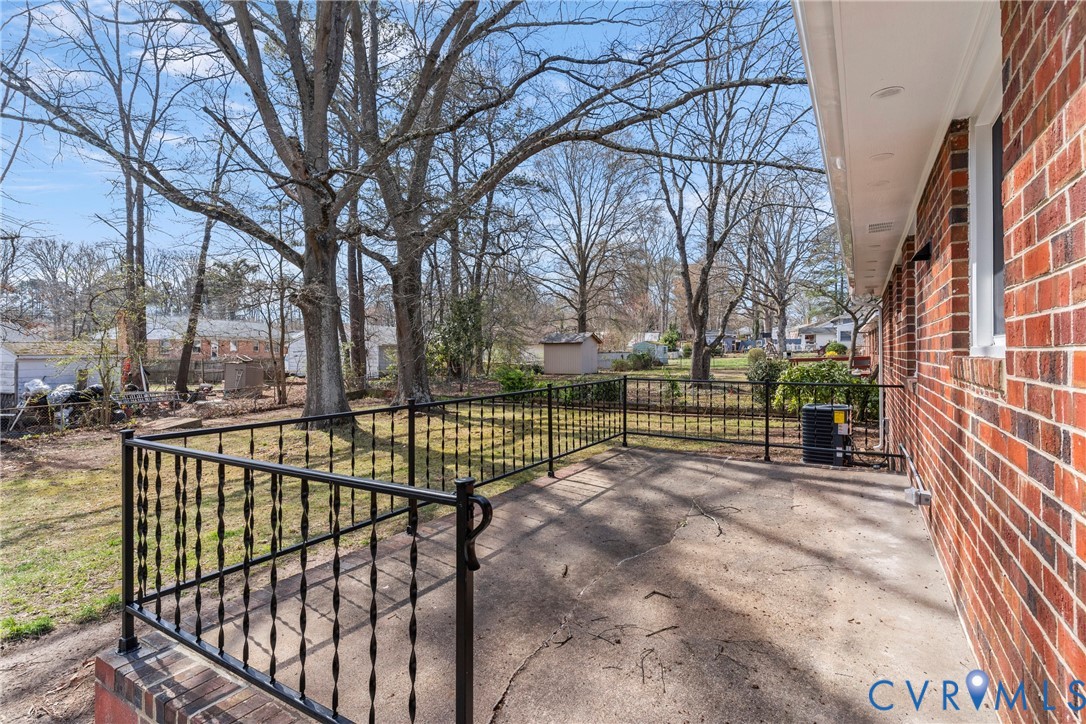 8307 Emerald Ln