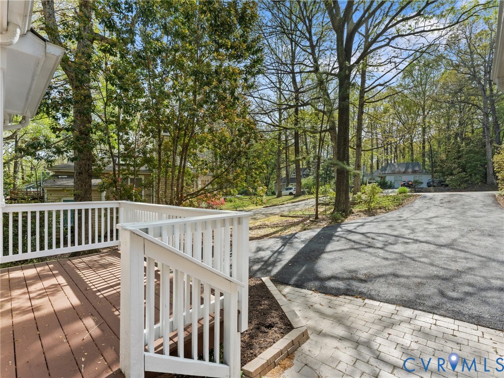 5605 Woods Walk Rd