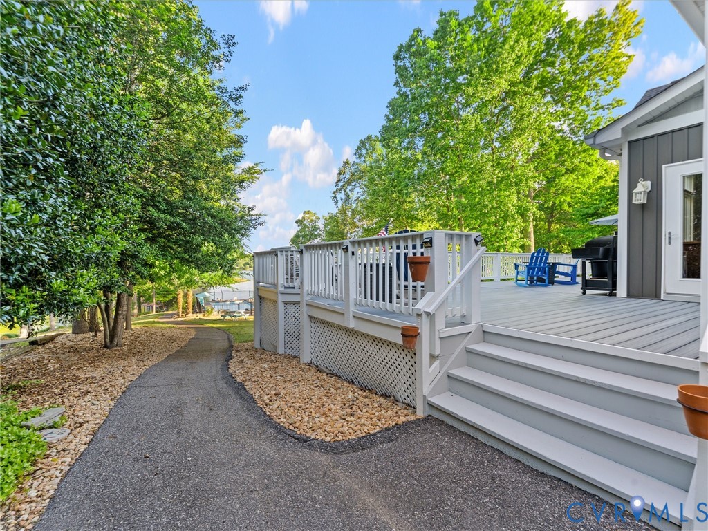 20149 Oak River Ct