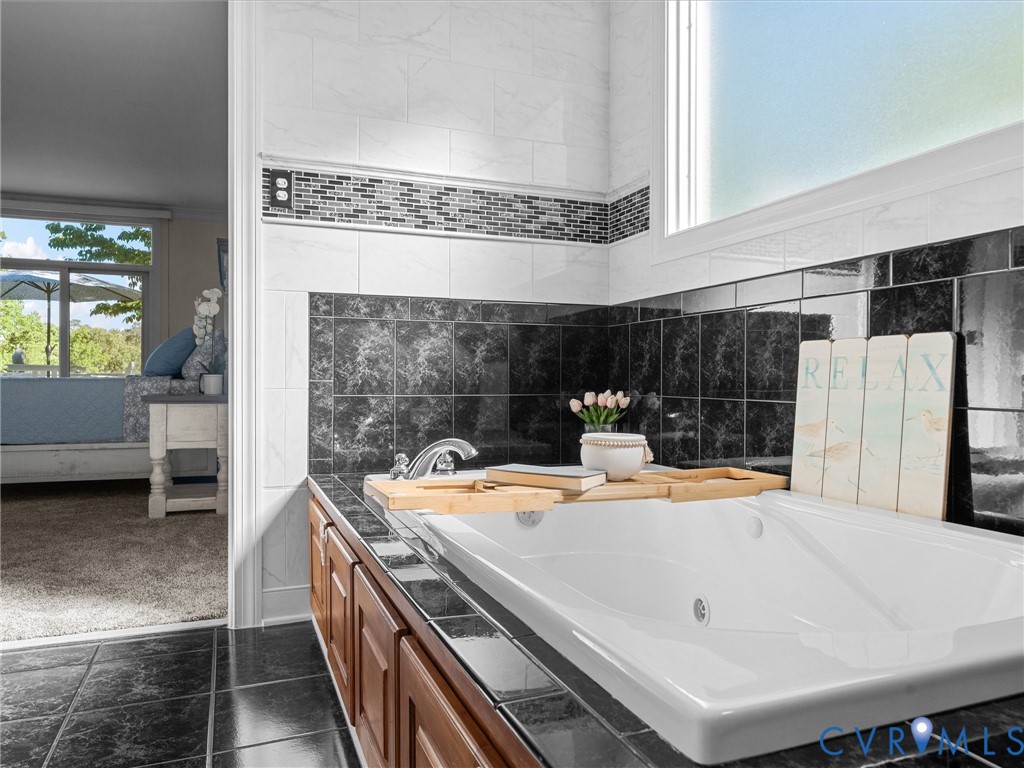 20149 Oak River Ct