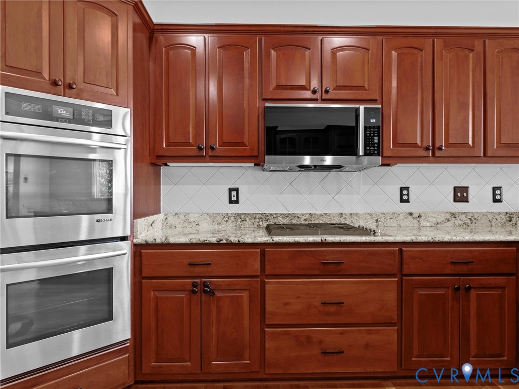 20149 Oak River Ct