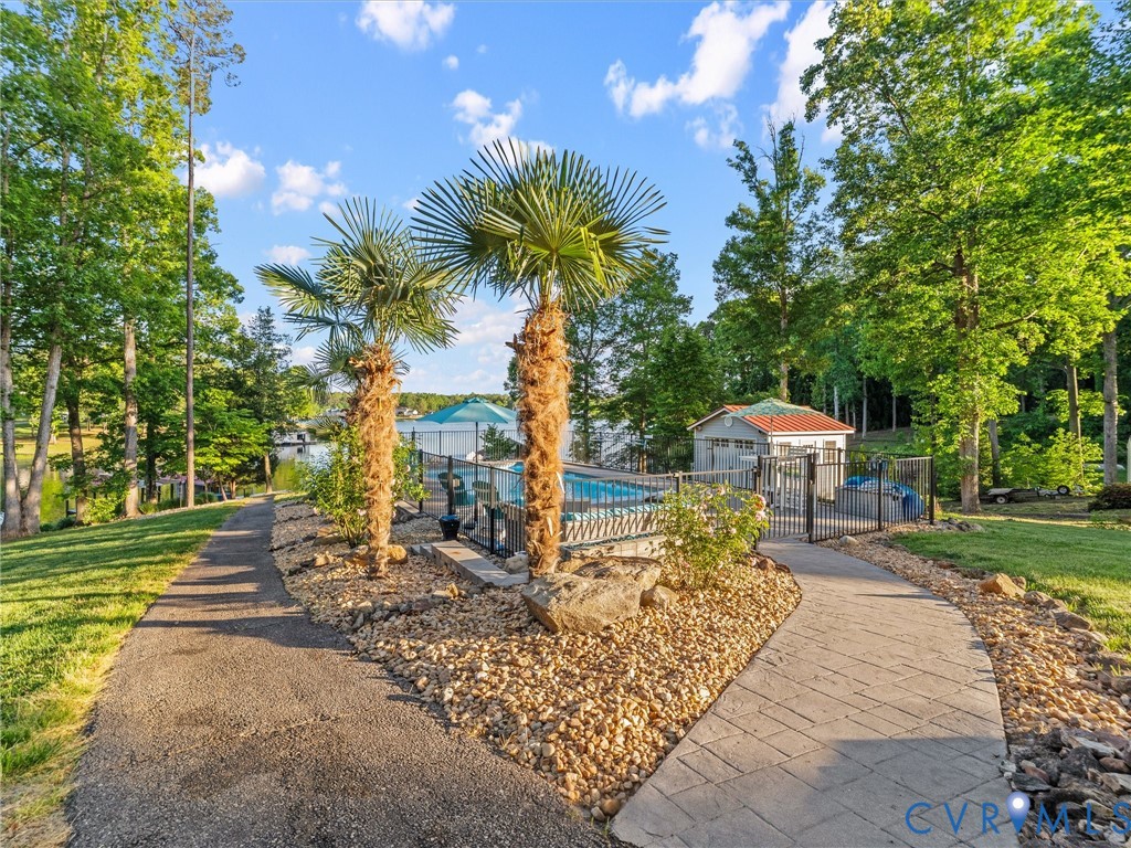 20149 Oak River Ct