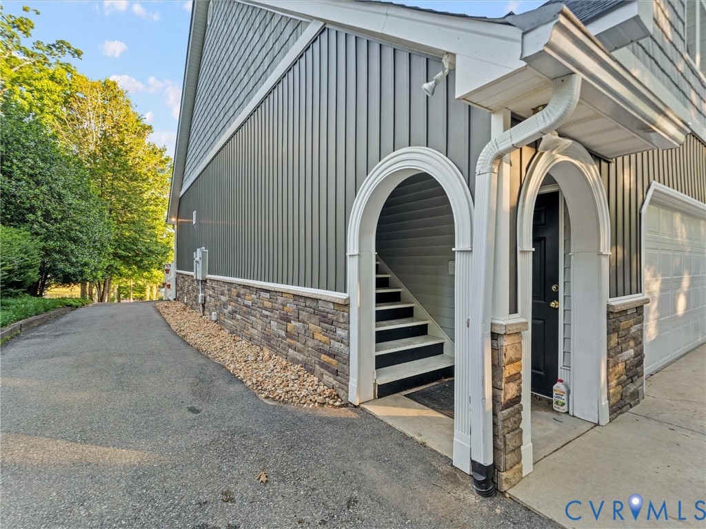 20149 Oak River Ct