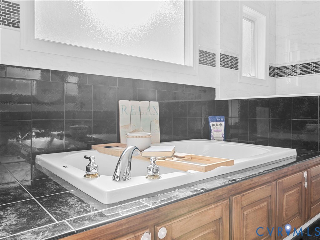 20149 Oak River Ct