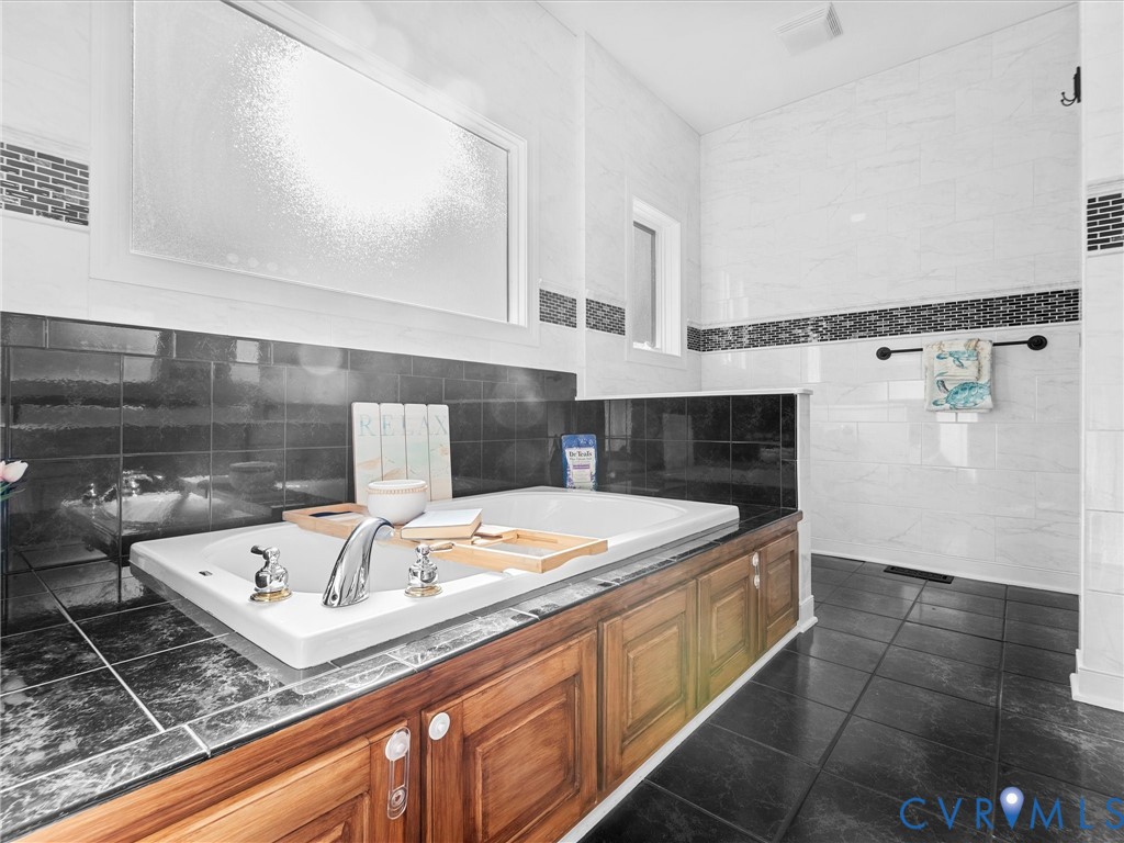 20149 Oak River Ct