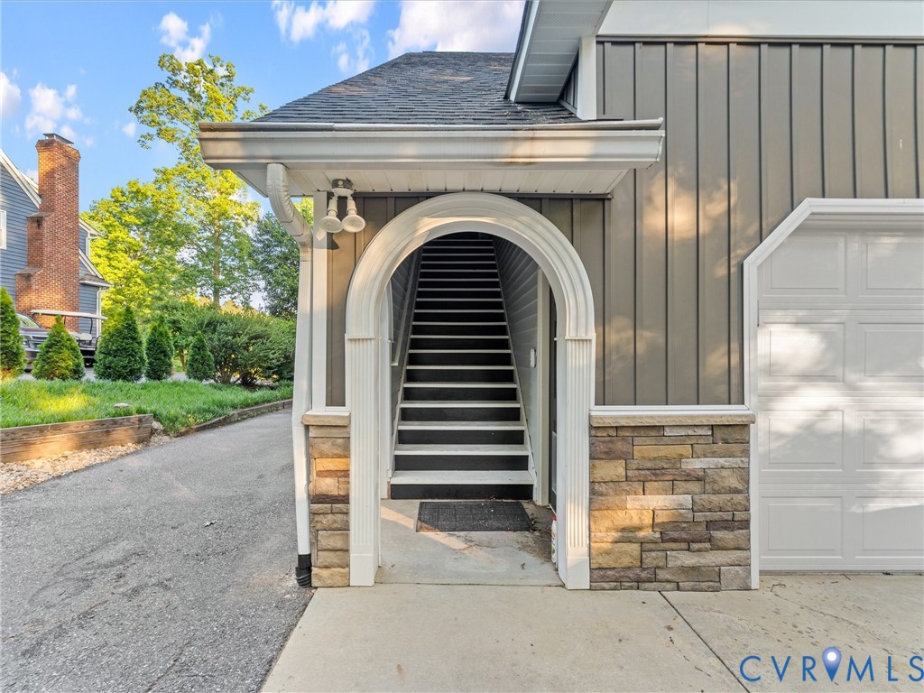 20149 Oak River Ct