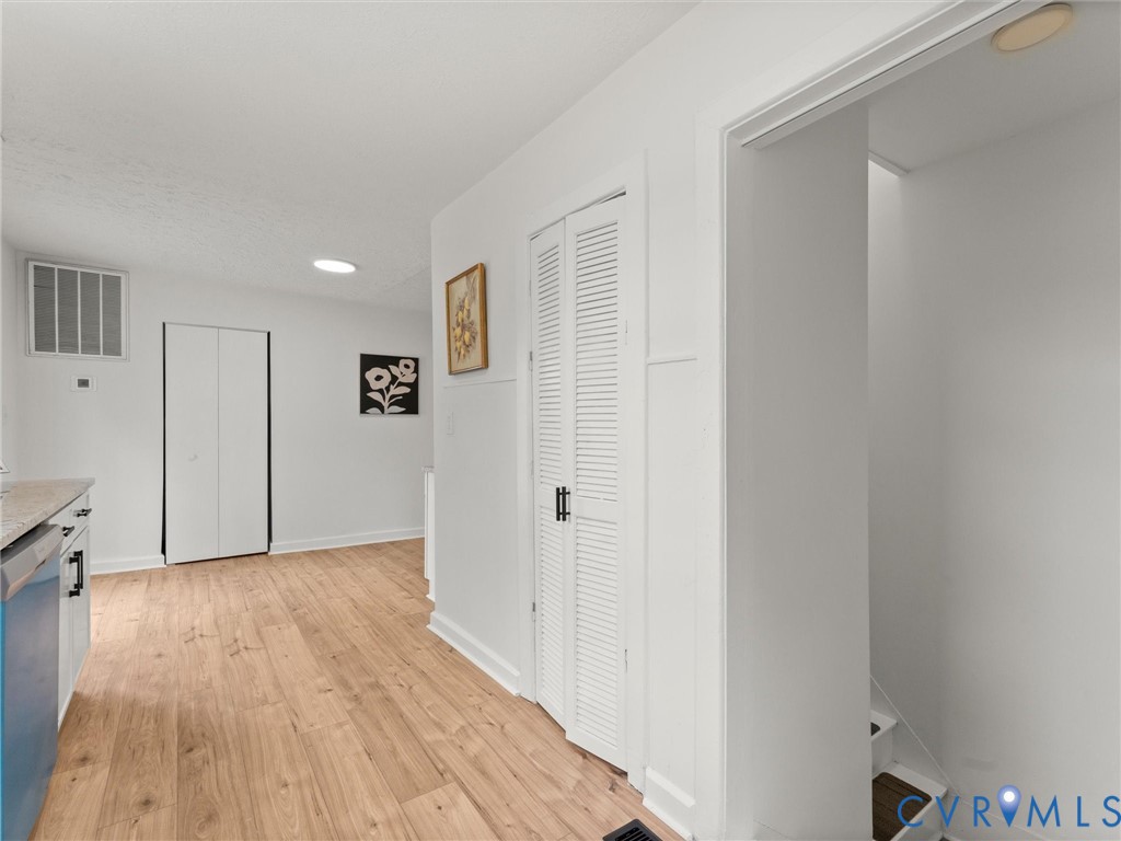 544 Roslyn Ave
