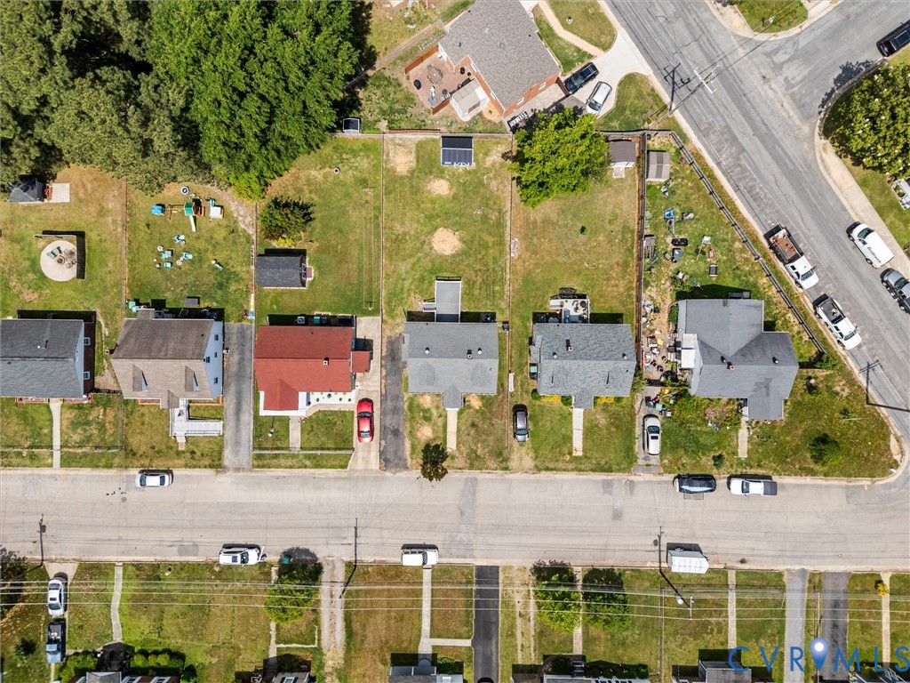 544 Roslyn Ave