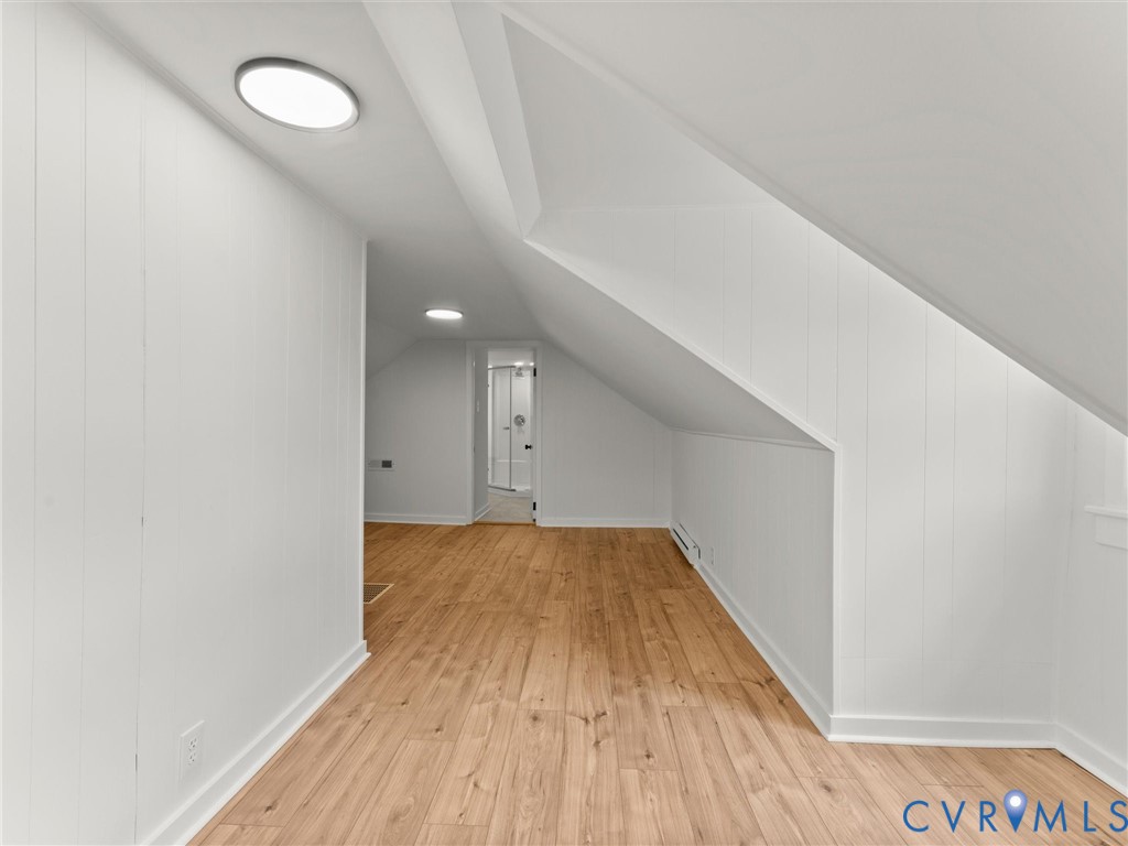 544 Roslyn Ave