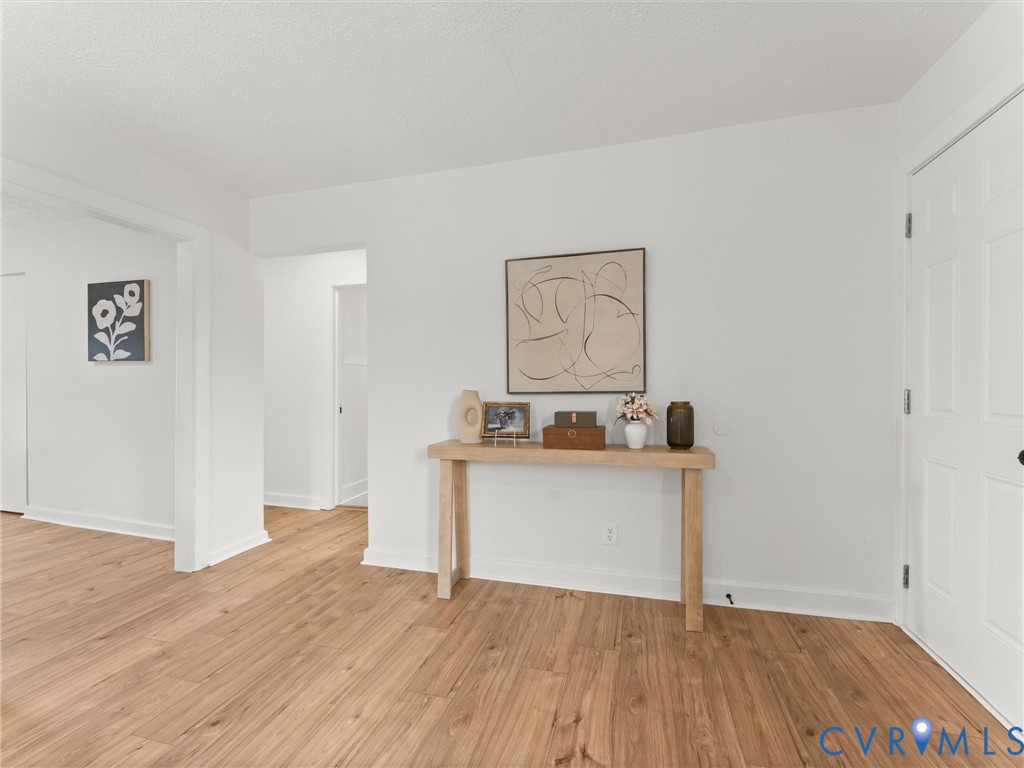 544 Roslyn Ave