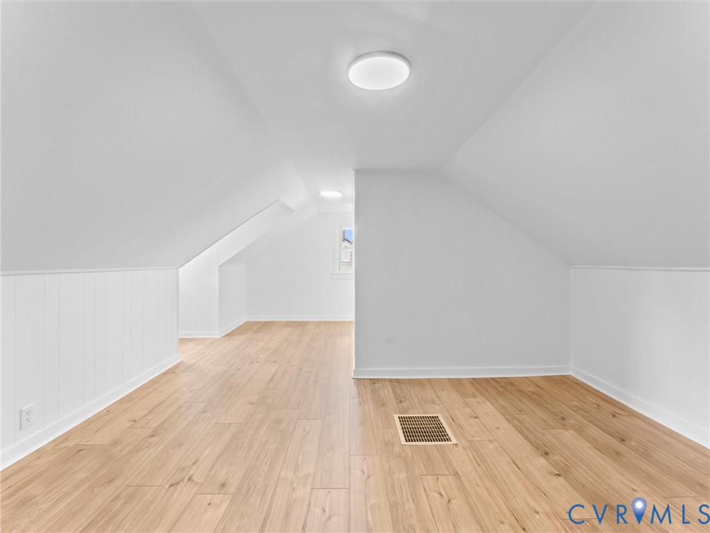 544 Roslyn Ave