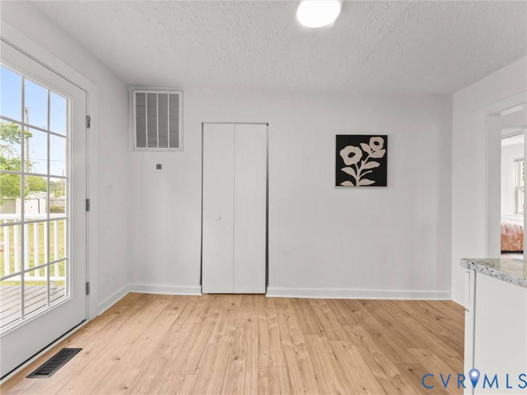 544 Roslyn Ave