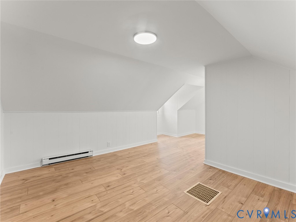 544 Roslyn Ave