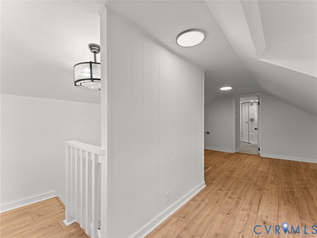 544 Roslyn Ave