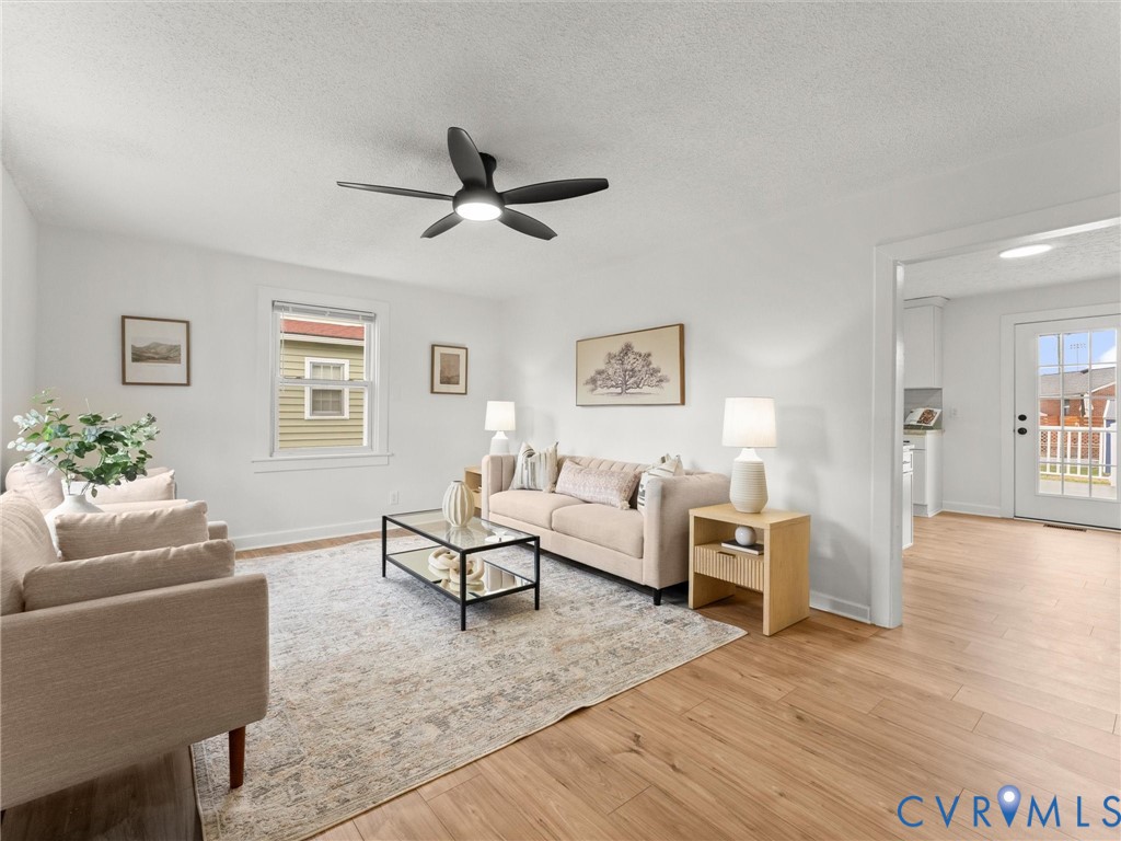 544 Roslyn Ave