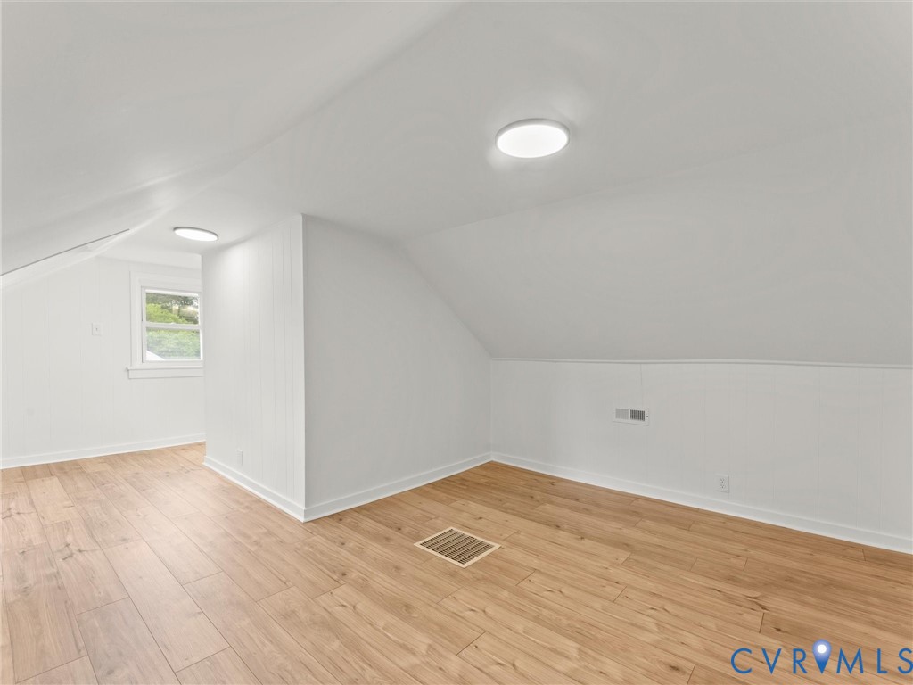 544 Roslyn Ave
