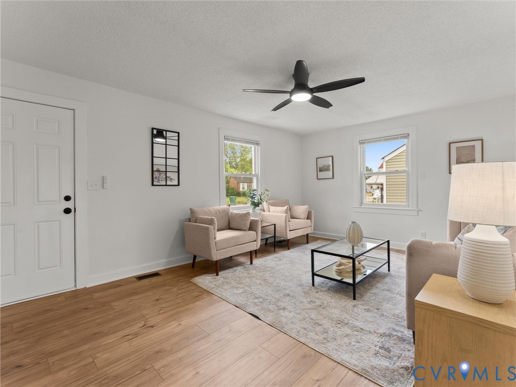 544 Roslyn Ave