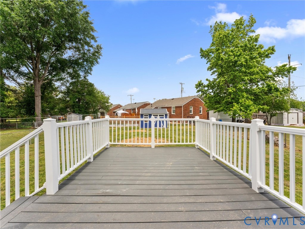 544 Roslyn Ave