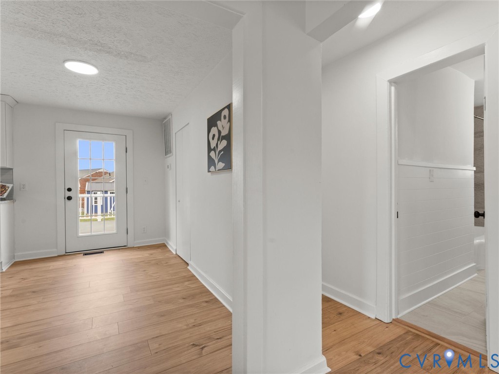 544 Roslyn Ave