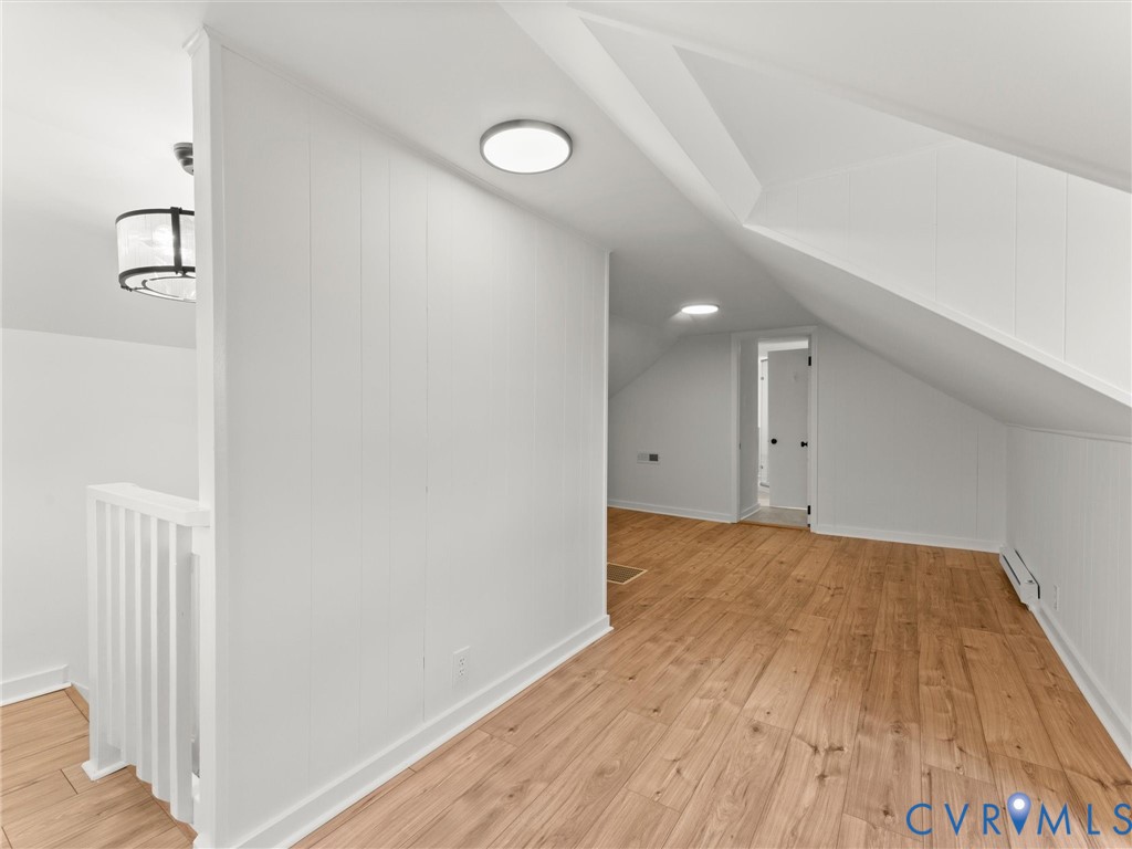 544 Roslyn Ave