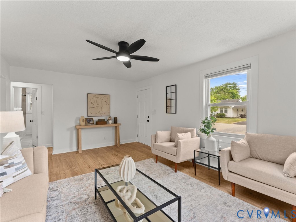 544 Roslyn Ave