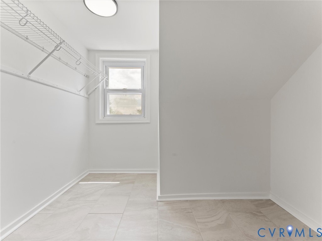 544 Roslyn Ave