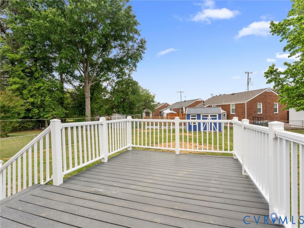 544 Roslyn Ave