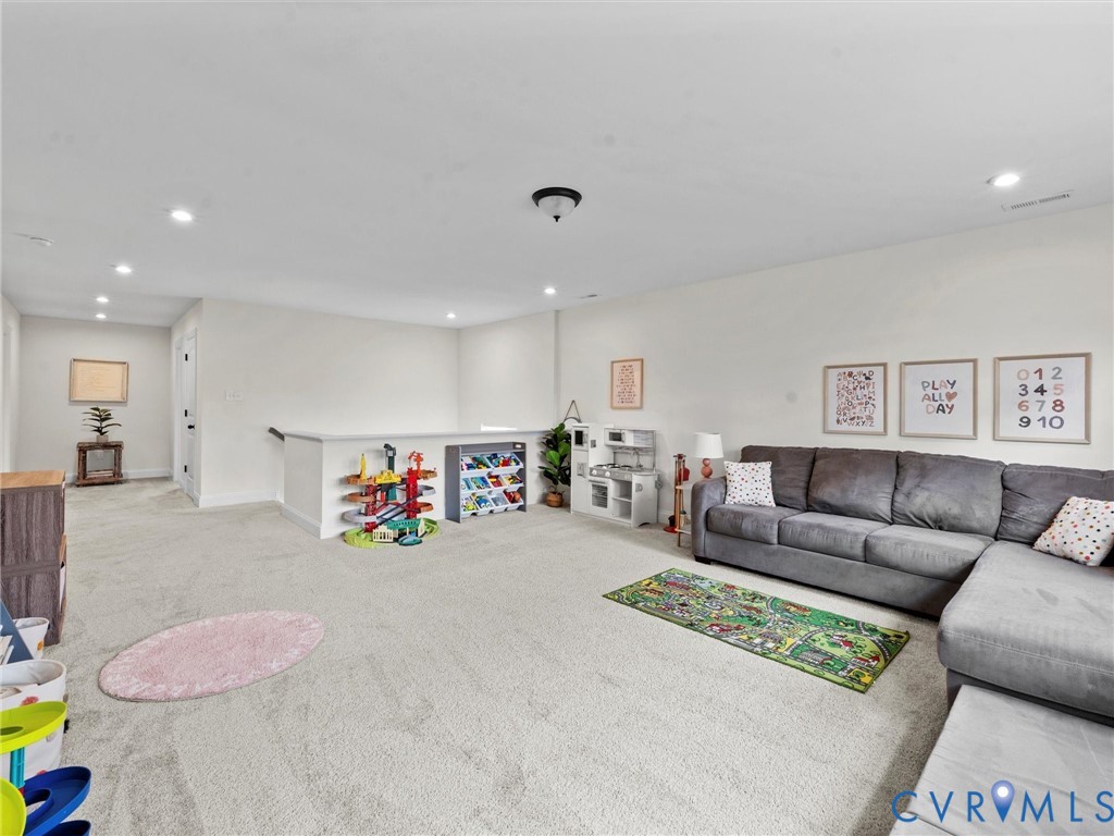 16819 Chalet Ct