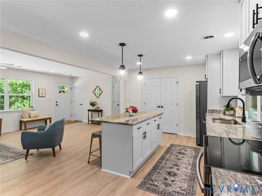 2725 Daphne Ln