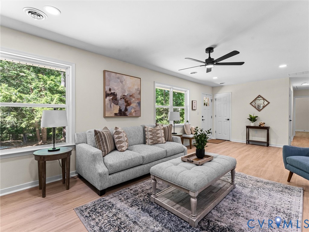 2725 Daphne Ln