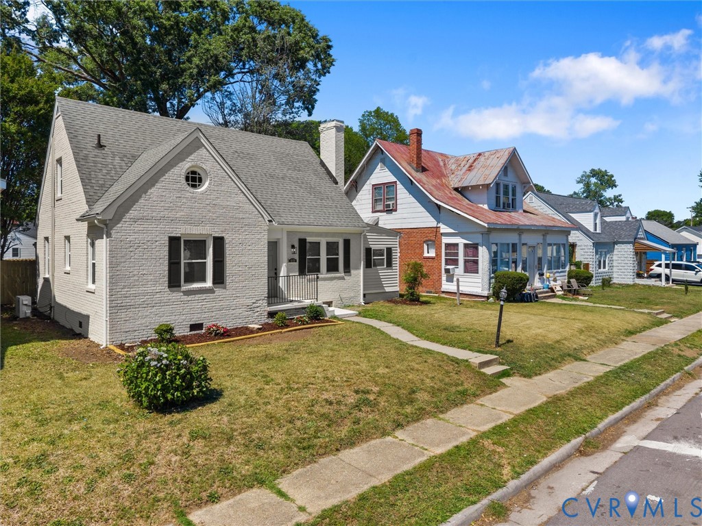 312 Suffolk Ave