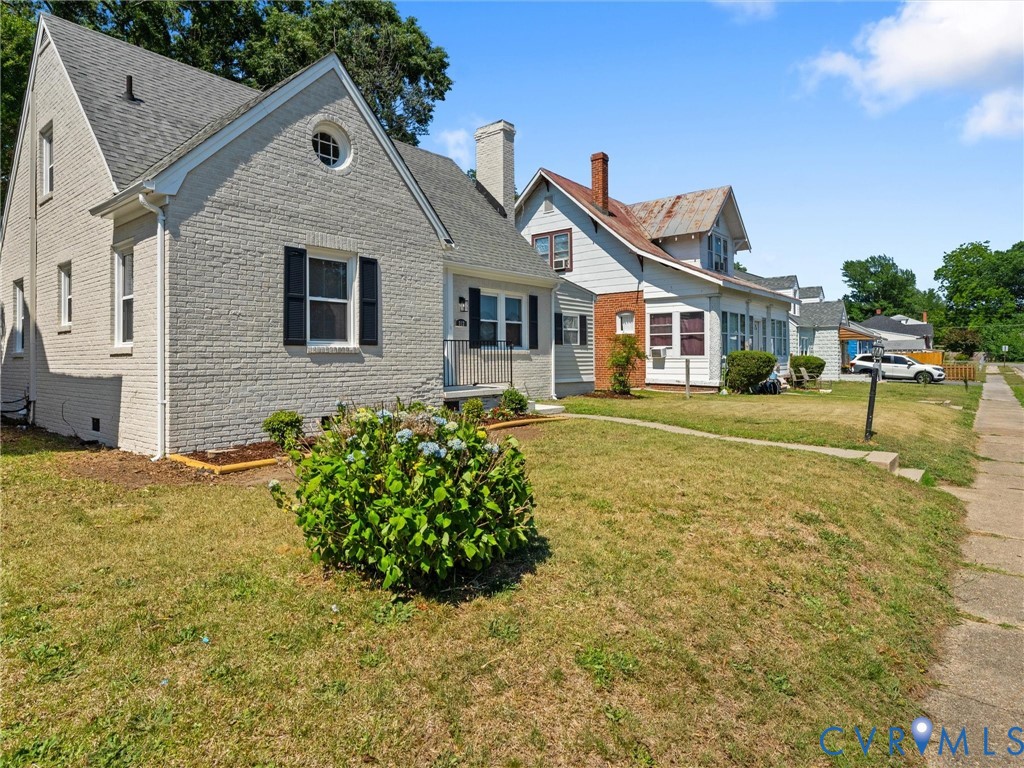 312 Suffolk Ave