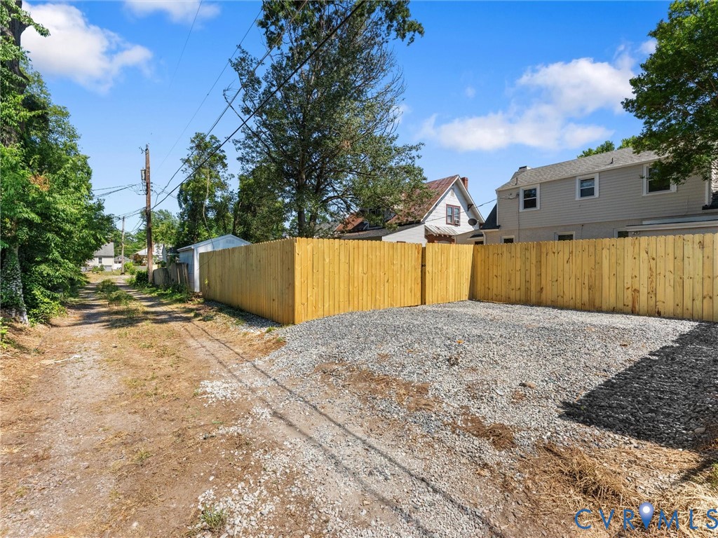 312 Suffolk Ave