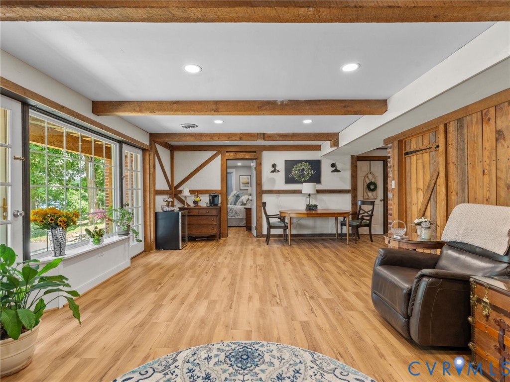 2235 Lakeview Dr