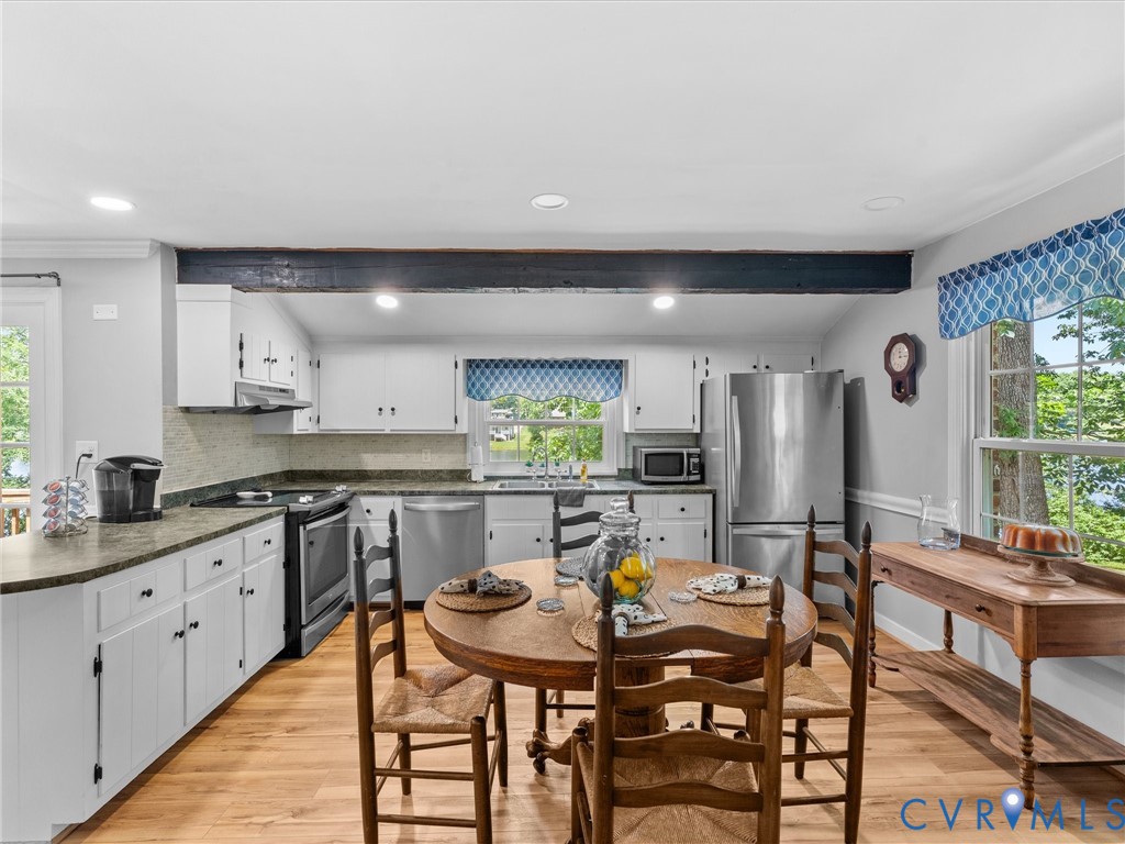 2235 Lakeview Dr