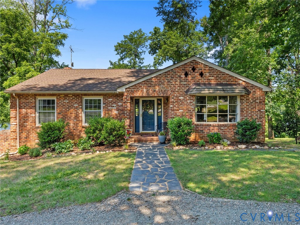 2235 Lakeview Dr