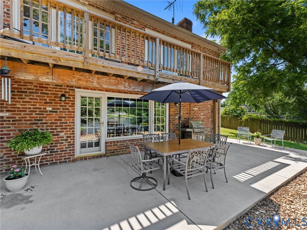 2235 Lakeview Dr