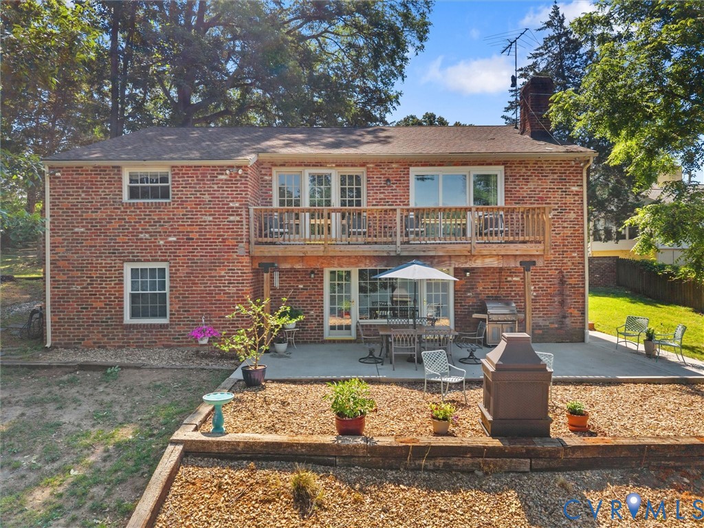 2235 Lakeview Dr