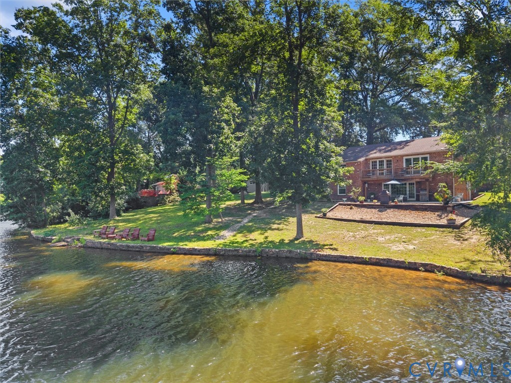 2235 Lakeview Dr