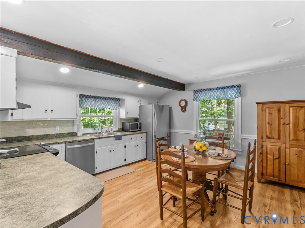 2235 Lakeview Dr