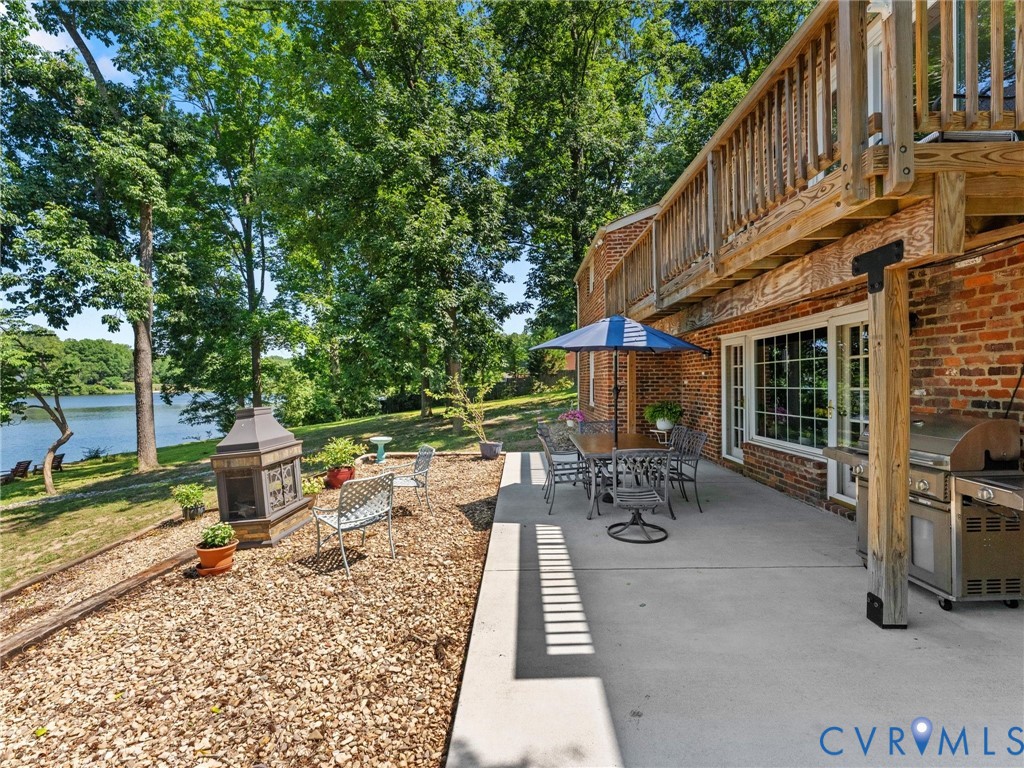 2235 Lakeview Dr
