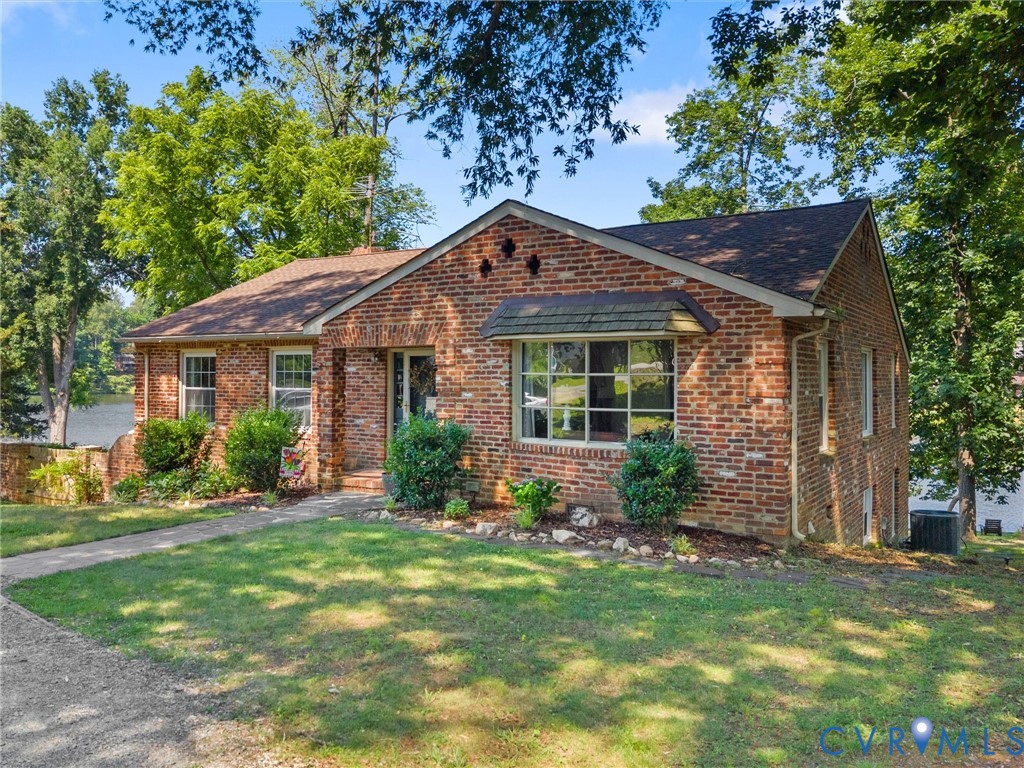 2235 Lakeview Dr