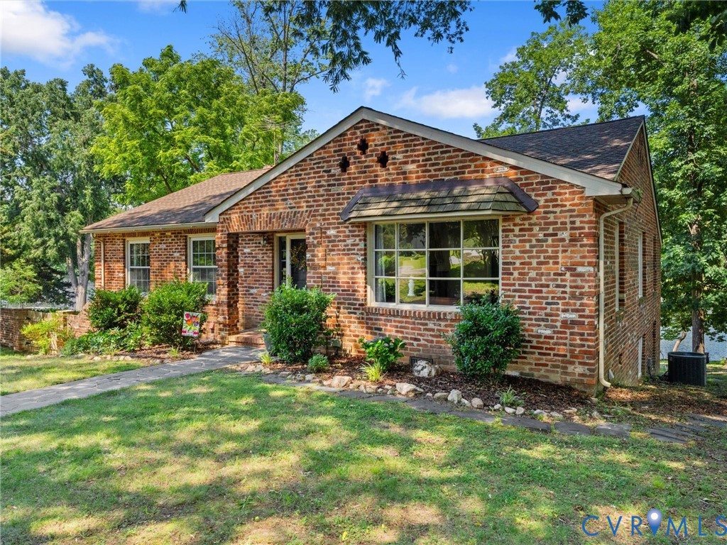 2235 Lakeview Dr