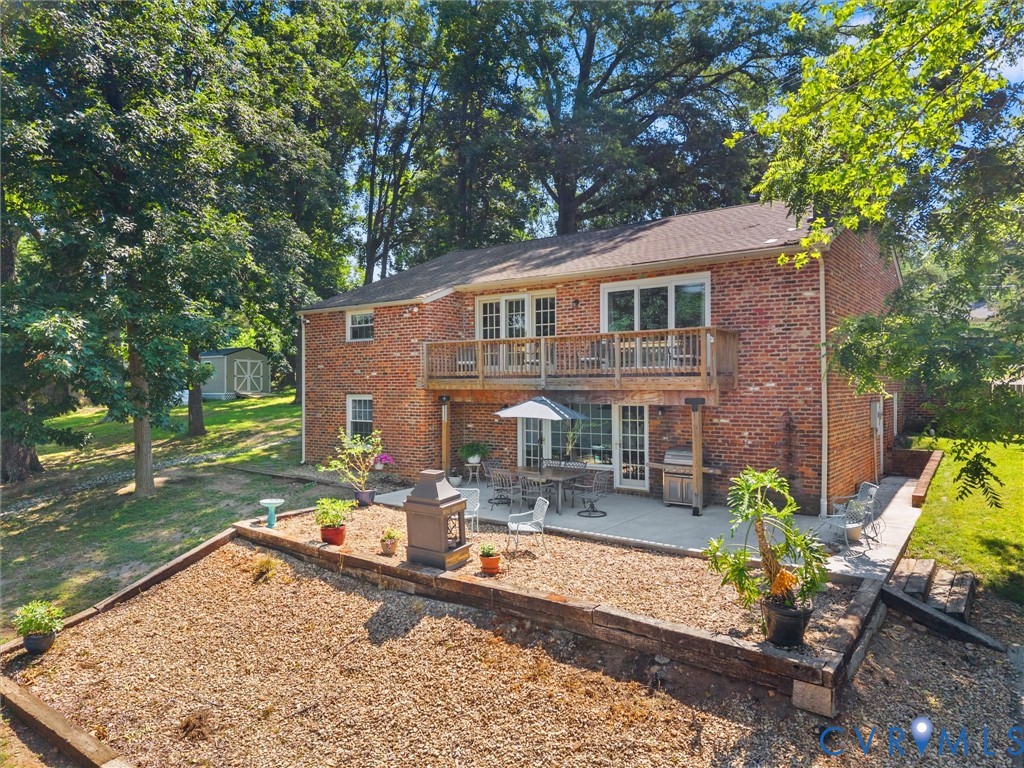 2235 Lakeview Dr