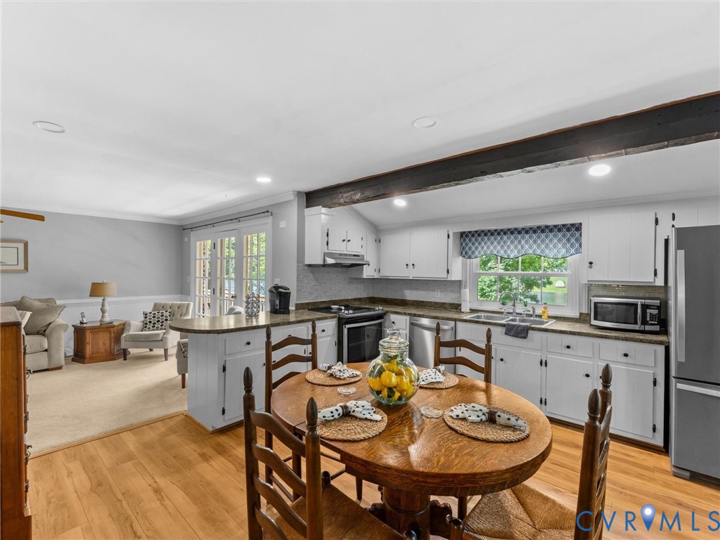 2235 Lakeview Dr