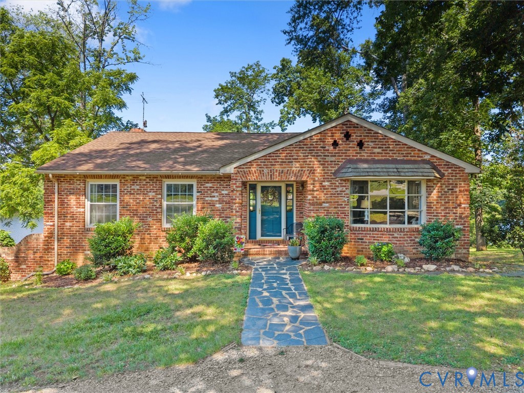 2235 Lakeview Dr