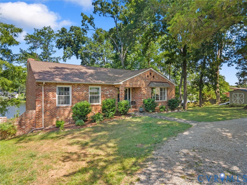 2235 Lakeview Dr